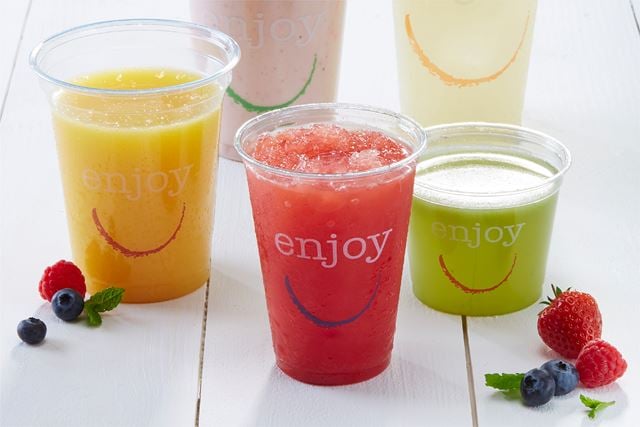 Plastic cold drink cups and lids