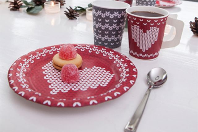 Paper plates and trays